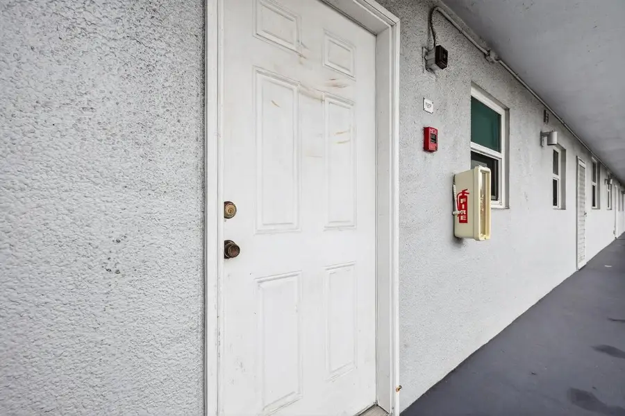 111 Royal Park Drive #4a, Oakland Park, FL 33309 - Image #2