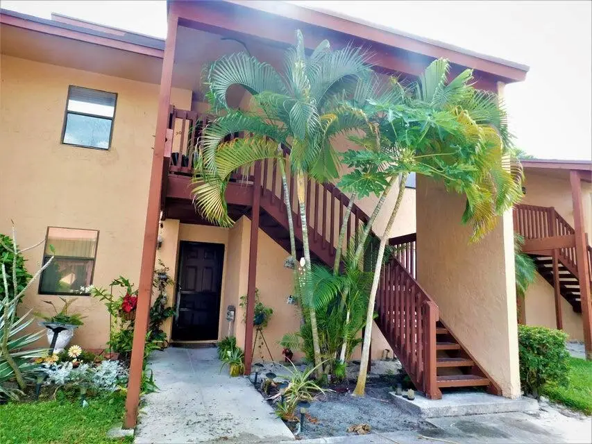 902 Lakeview Circle, Royal Palm Beach, FL 33411 - Image #1