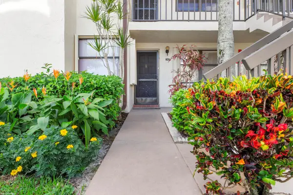 7698 Tahiti Lane #105, Lake Worth, FL 33467