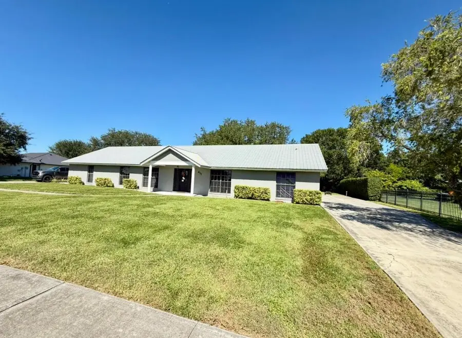 411 W Avenida Del Rio, Clewiston, FL 33440 - Image #2