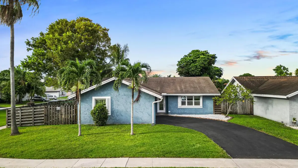 7527 SW 7th Street, North Lauderdale, FL 33068 - Image #1