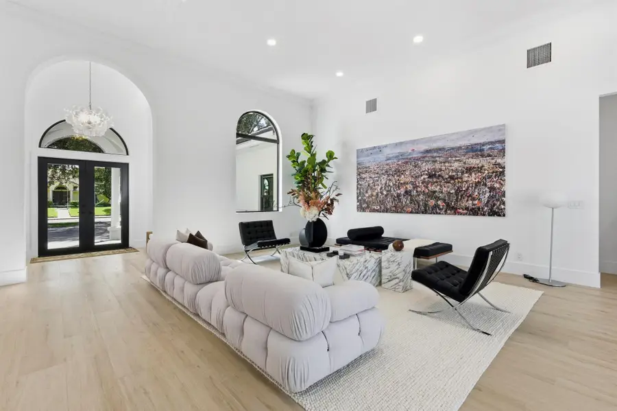 2557 Seminole Circle, West Palm Beach, FL 33409 - Image #2