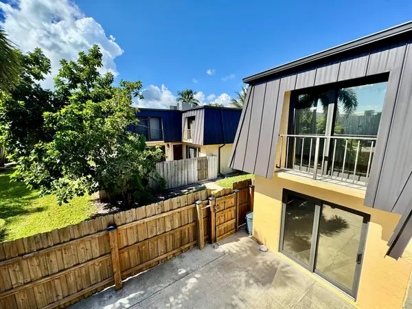 2362 Waterside Drive #2362, Lake Worth, FL 33461