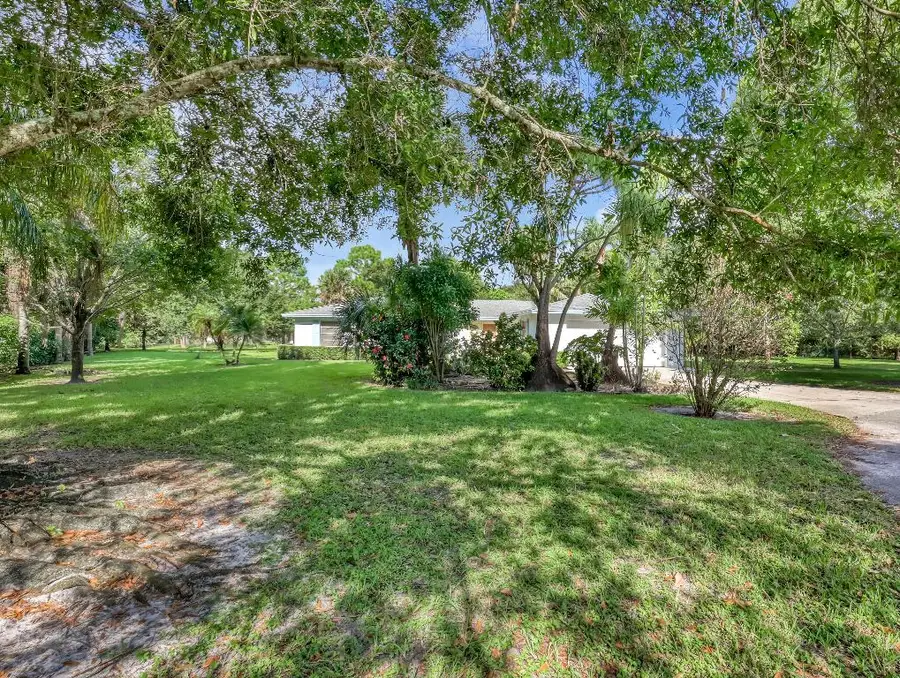 853 Palo Verde Court, Haverhill, FL 33415 - Image #3