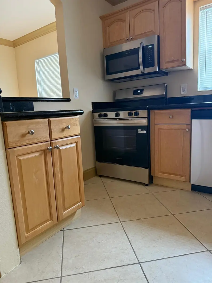 744 NE 14th Avenue #12, Fort Lauderdale, FL 33304 - Image #2