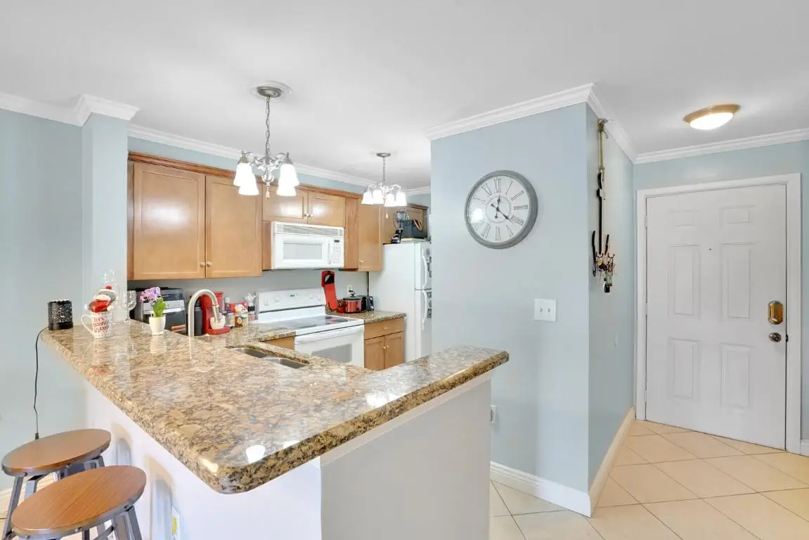 4855 Via Palm Lakes #902, West Palm Beach, FL 33417 - Image #1