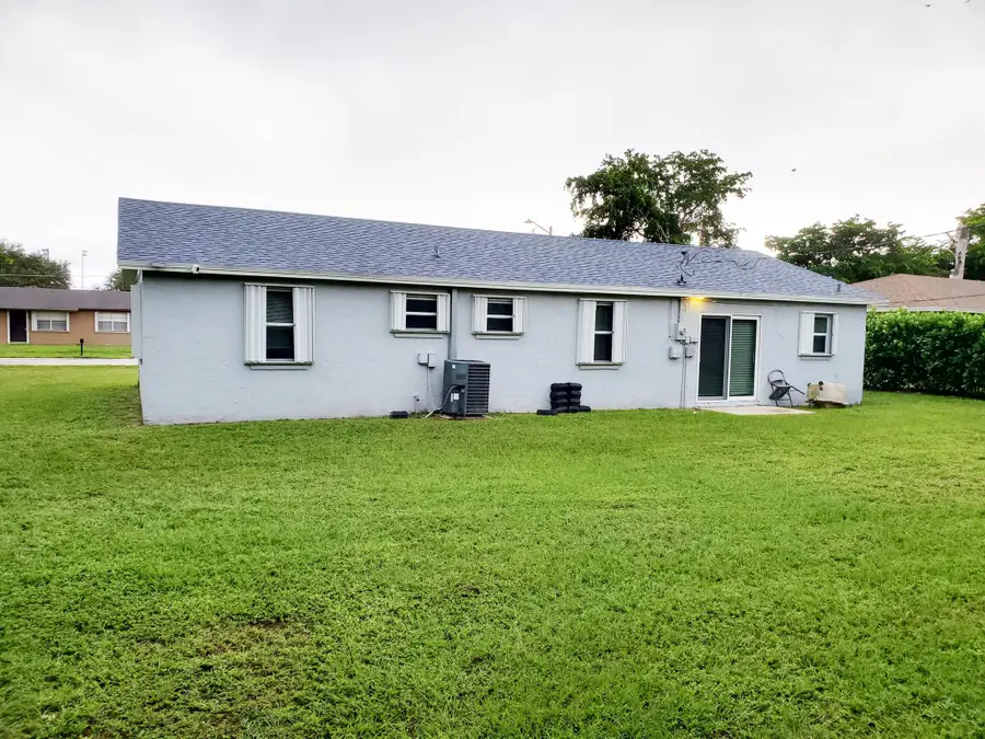 1477 N Mangonia Drive, West Palm Beach, FL 33401 - Image #2