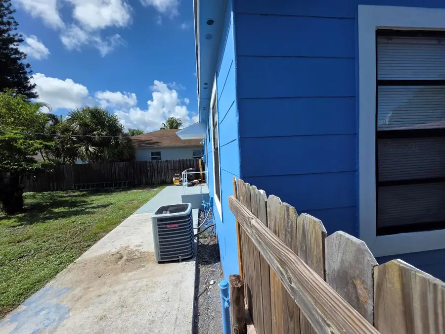 812 Selkirk Street, West Palm Beach, FL 33405 - Image #3