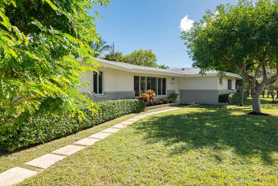 7504 Pine Tree Lane, Lake Clarke Shores, FL 33406 - Image #3