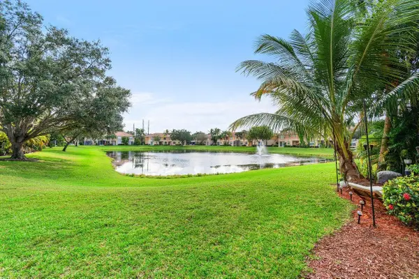 410 Rainbow Springs Terrace #410, Royal Palm Beach, FL 33411