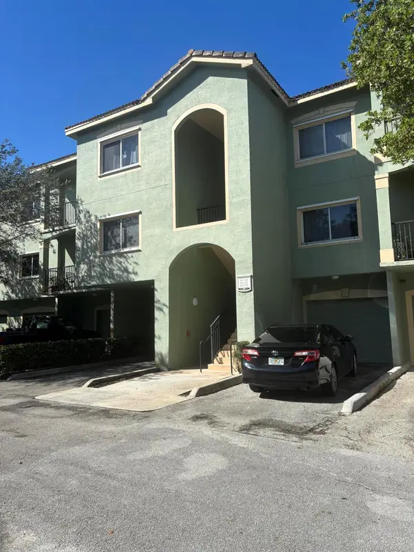 350 Crestwood Circle #106, Royal Palm Beach, FL 33411