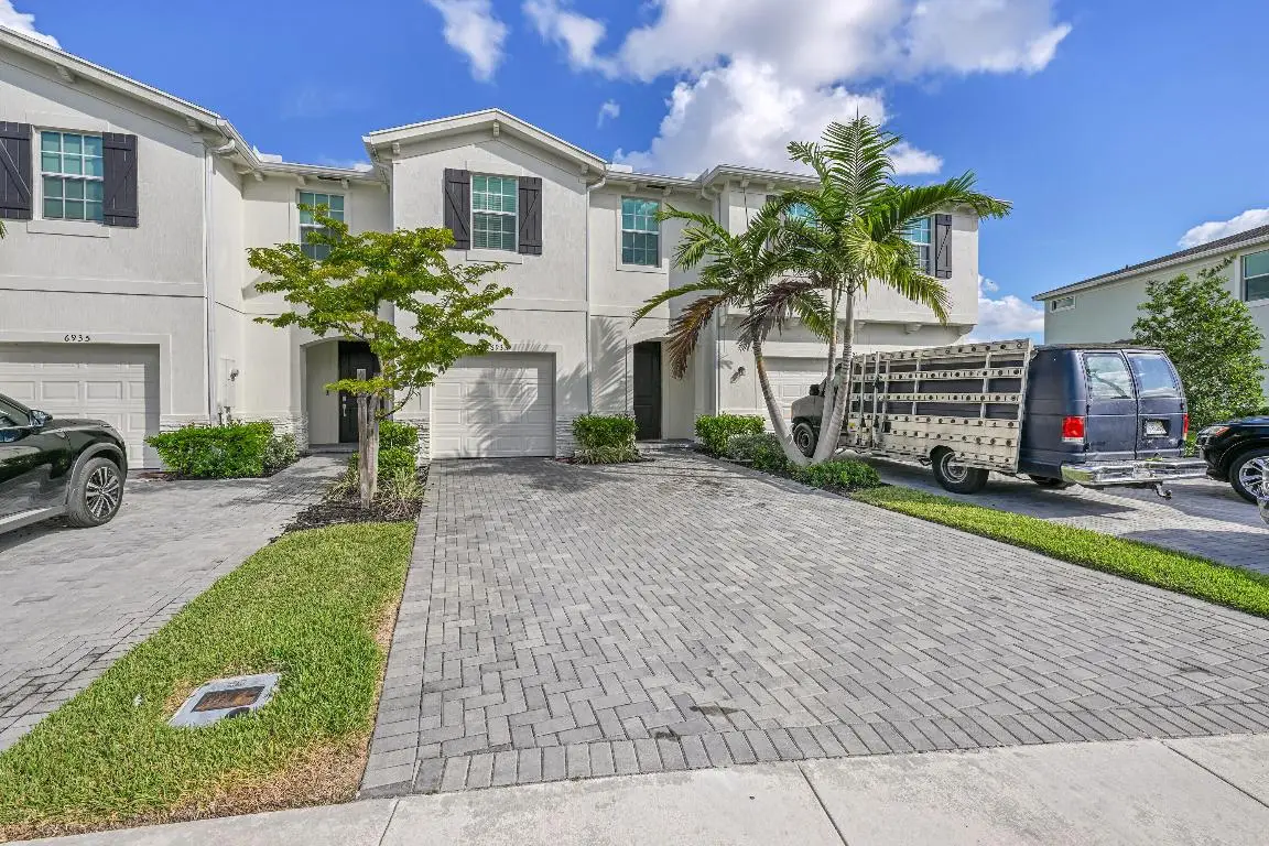6933 Harbours Edge Avenue, Lake Worth, FL 33467 - Image #1