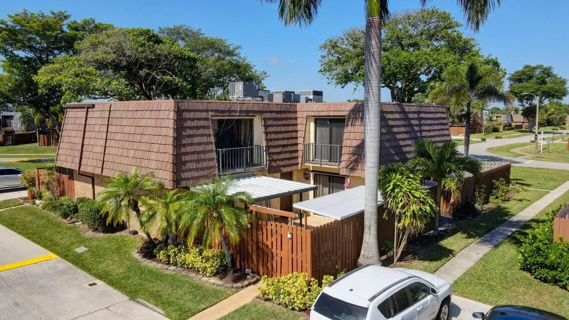 562 Springdale Circle #56-B, Palm Springs, FL 33461 - Image #1