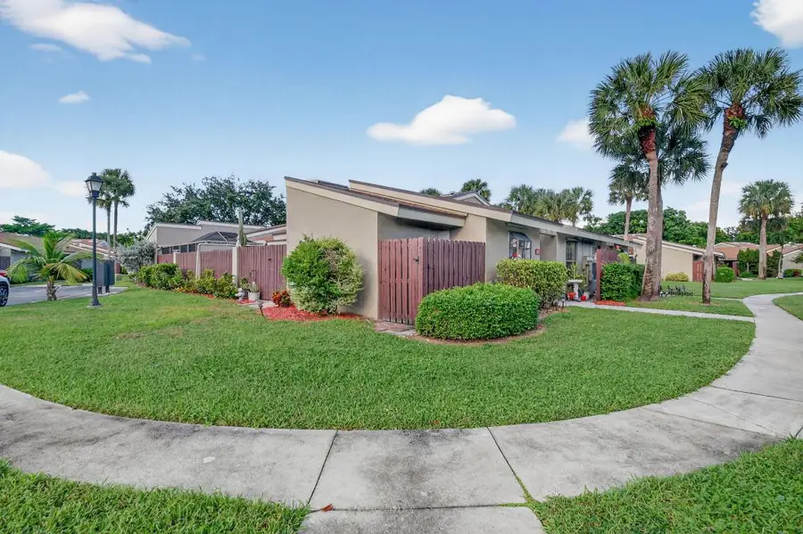 211 Meadows Drive, Boynton Beach, FL 33436 - Image #2