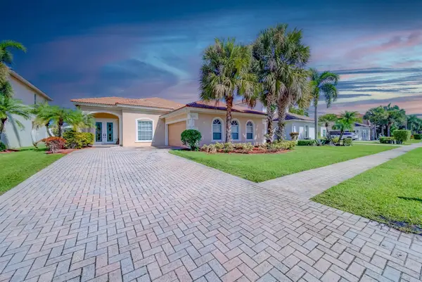 155 Bella Vista Way, Royal Palm Beach, FL 33411