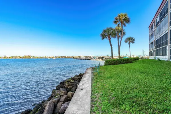 200 Waterway Drive S #202, Lantana, FL 33462