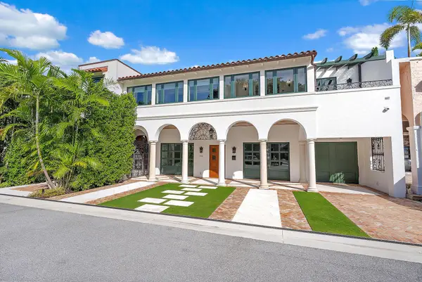 206 Phipps Plaza, Palm Beach, FL 33480