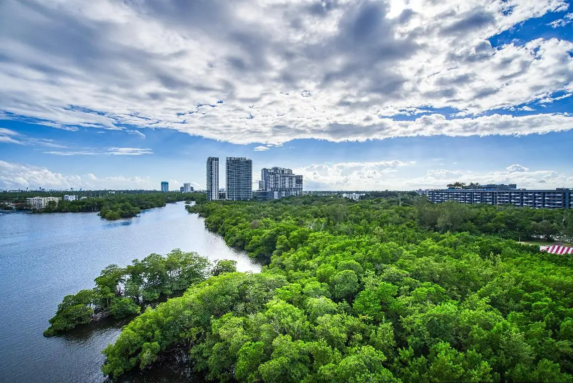 17111 Biscayne Boulevard #902, North Miami Beach, FL 33160 - Image #1