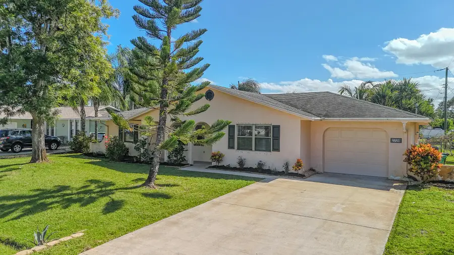 2720 SE Helms Avenue, Port Saint Lucie, FL 34952 - #2