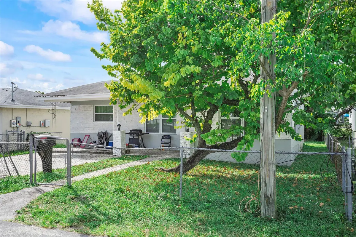 811 NW 5th Avenue, Hallandale Beach, FL 33009 - Image #1