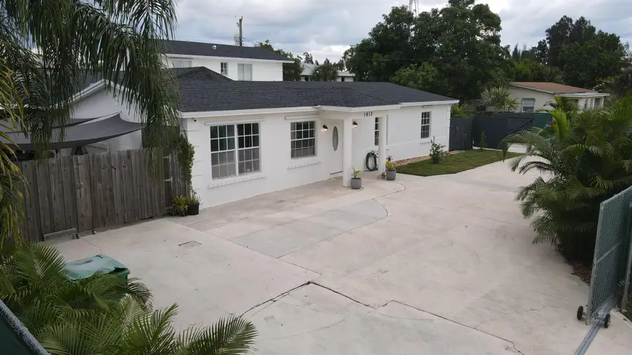 1613 Sherwood Avenue, Mangonia Park, FL 33407 - Image #3