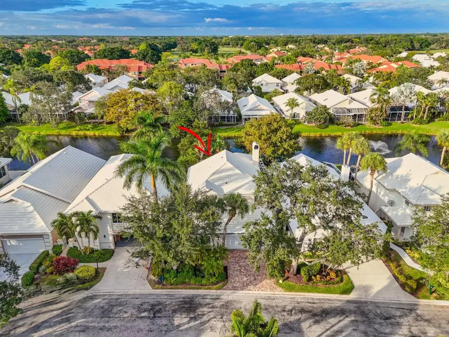 221 Canterbury Drive W, Palm Beach Gardens, FL 33418 - Image #2