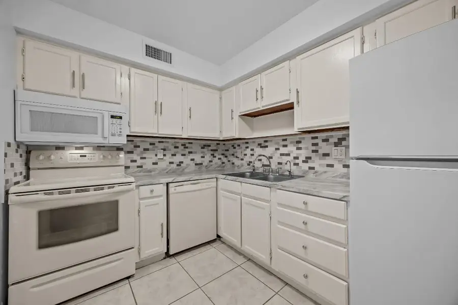 9905 Pineapple Tree Drive #210, Boynton Beach, FL 33436 - Image #2