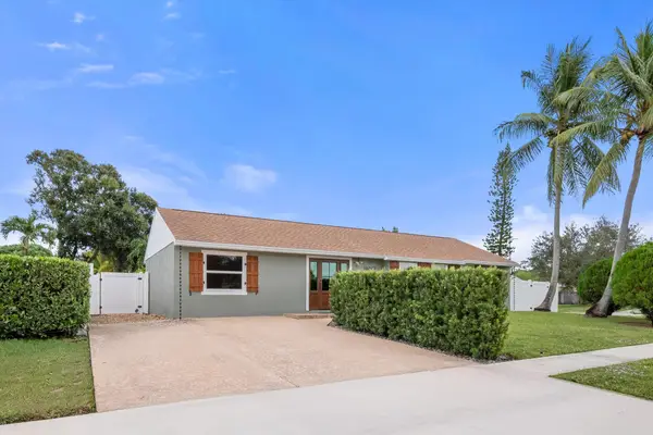 10067 Yeoman Lane, Royal Palm Beach, FL 33411