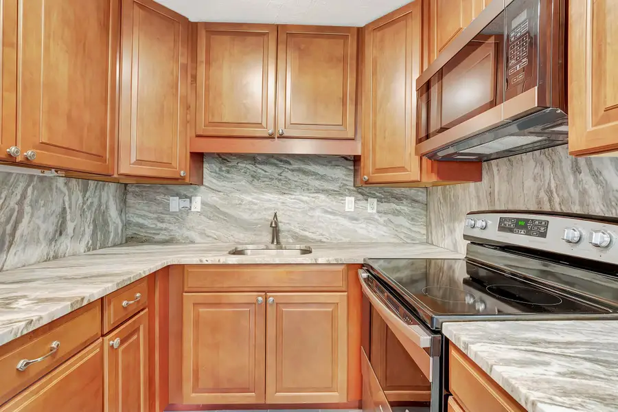 445 Flanders J, Delray Beach, FL 33484 - Image #2