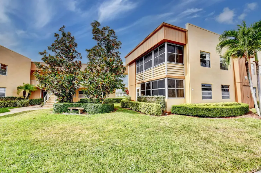 445 Flanders J, Delray Beach, FL 33484 - Image #3