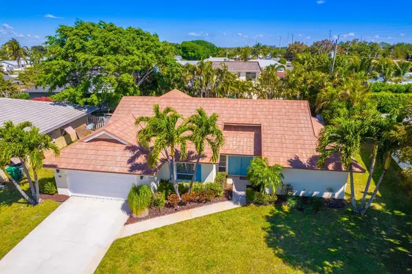 88 Pine Hill Trail E, Tequesta, FL 33469