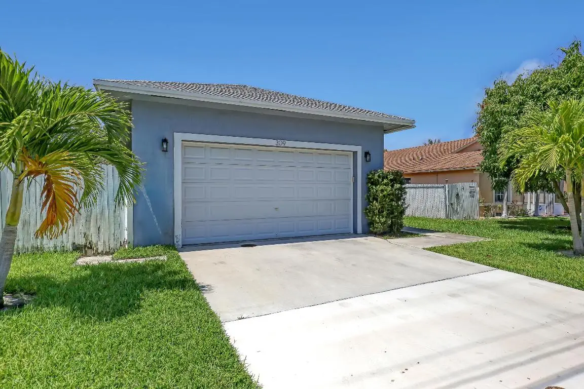 309 NE 11th Avenue, Boynton Beach, FL 33435 - Image #1