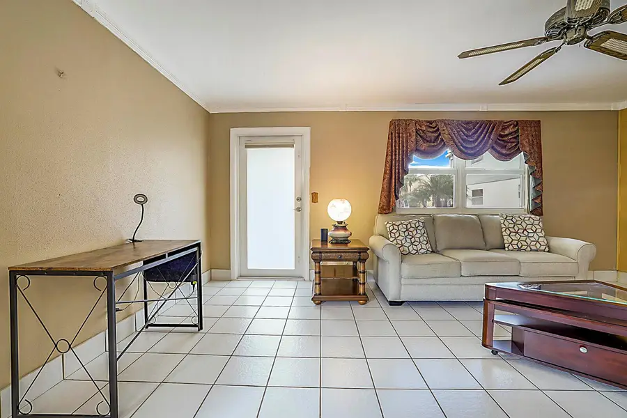 643 Flanders N, Delray Beach, FL 33484 - Image #2