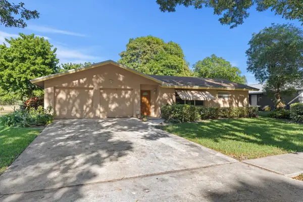 2031 Pinehurst Drive, West Palm Beach, FL 33407