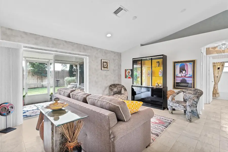 547 High Hawk Circle, Vero Beach, FL 32962 - Image #2