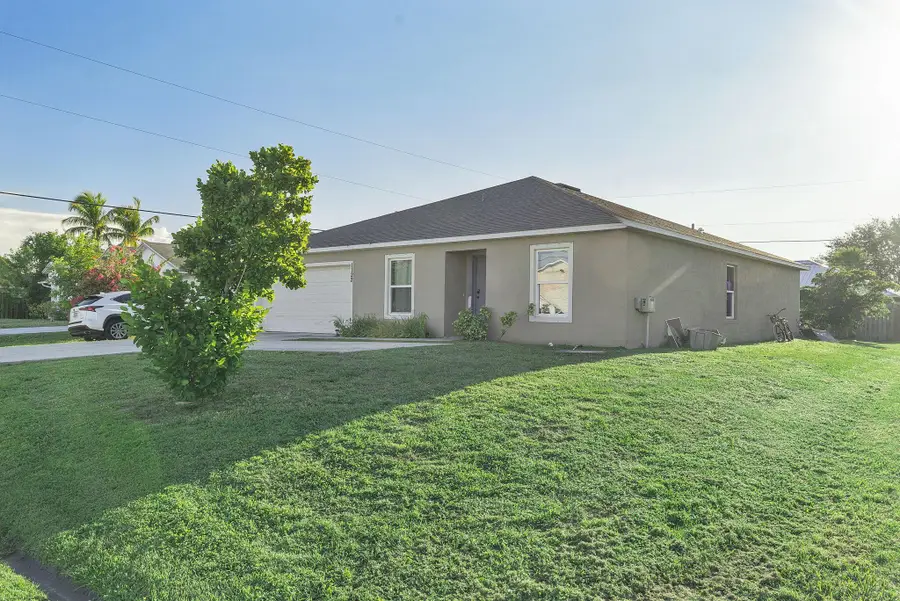 1122 SW Del Rio Boulevard, Port Saint Lucie, FL 34953 - Image #2