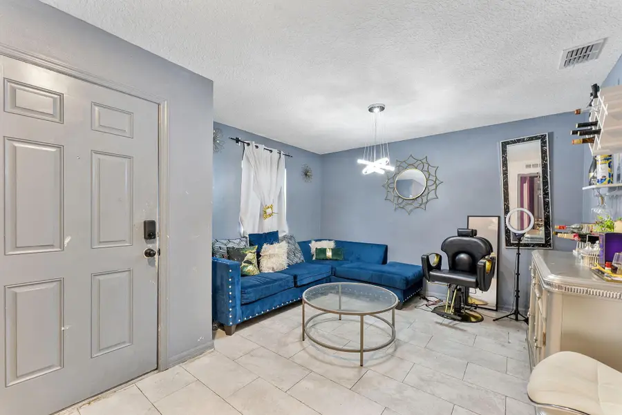 1122 SW Del Rio Boulevard, Port Saint Lucie, FL 34953 - Image #3