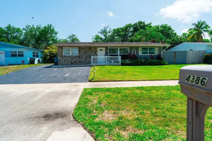 4386 Bamboo Drive, Palm Beach Gardens, FL 33410 - Image #2