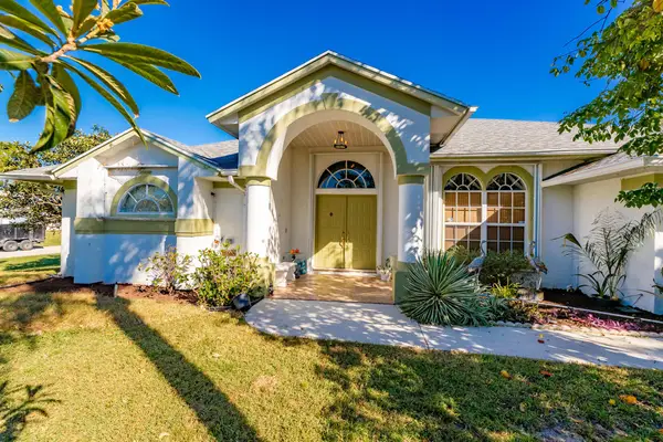 2711 SE Fall St Street, Port St Lucie, FL 34984