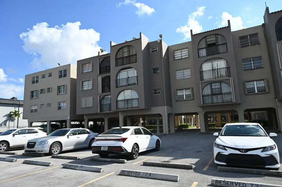 6215 W 20th Avenue #415, Hialeah, FL 33012 - Image #2