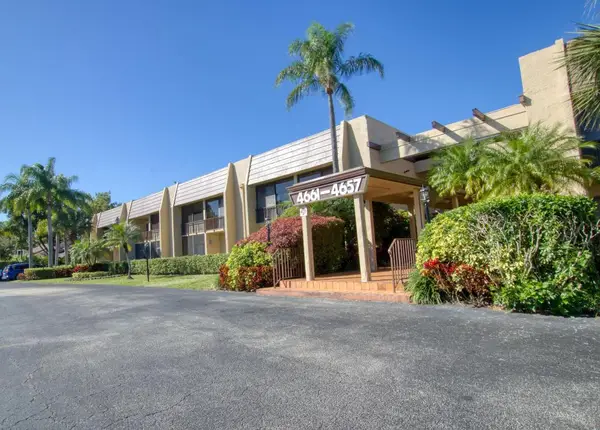 4661 Fountains Drive S #211, Lake Worth, FL 33467