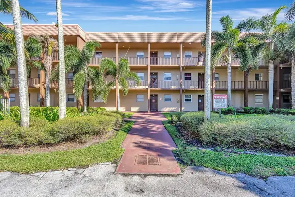 120 Sparrow Drive #213, Royal Palm Beach, FL 33411