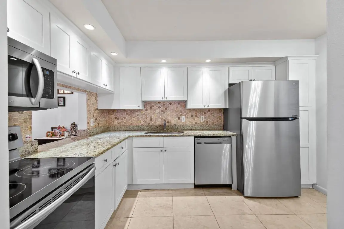 140 Lake Nancy Lane #112, West Palm Beach, FL 33411 - Image #1