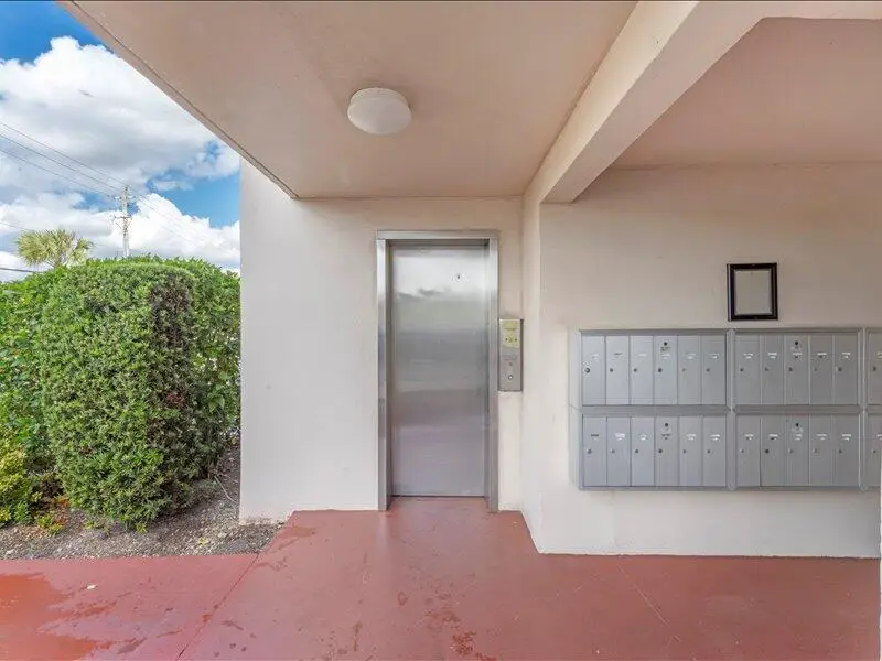 2724 N Garden Drive #204, Lake Worth, FL 33461 - Image #2