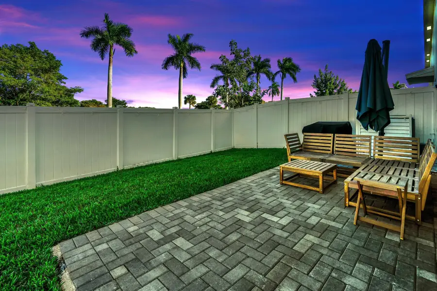 4246 Lagoon Shore Drive, Lake Worth, FL 33467 - Image #2