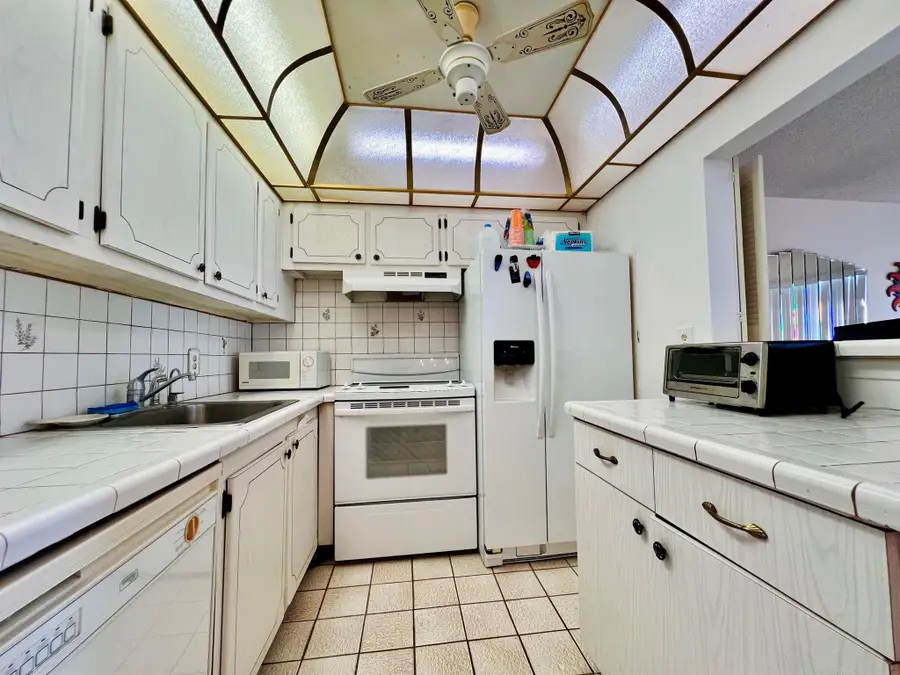 323 Southampton B, West Palm Beach, FL 33417 - Image #2