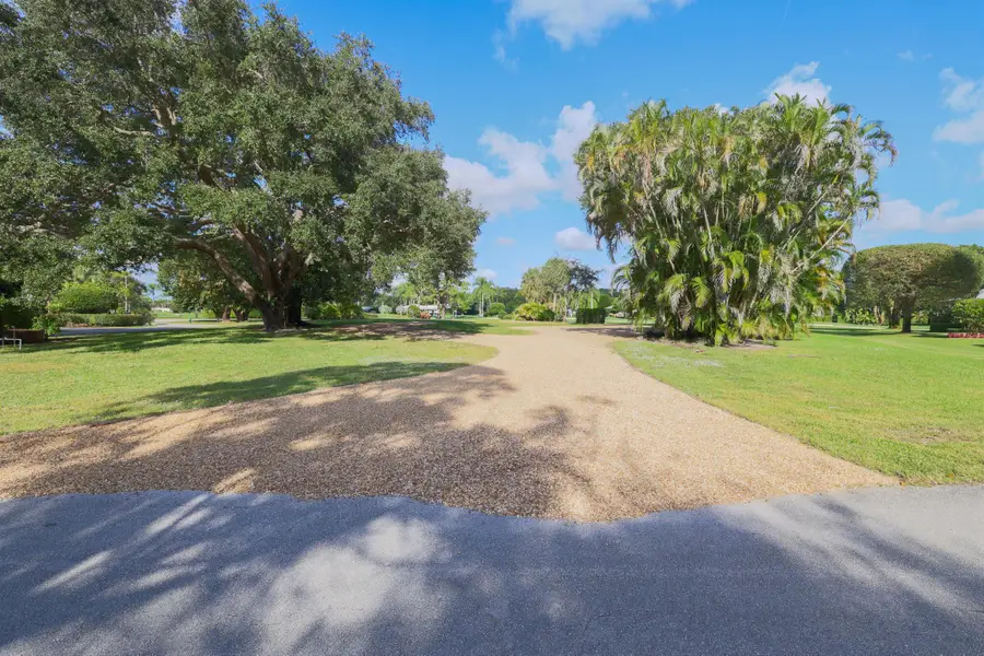 20 Par Club Circle, Golf, FL 33436 - Image #2
