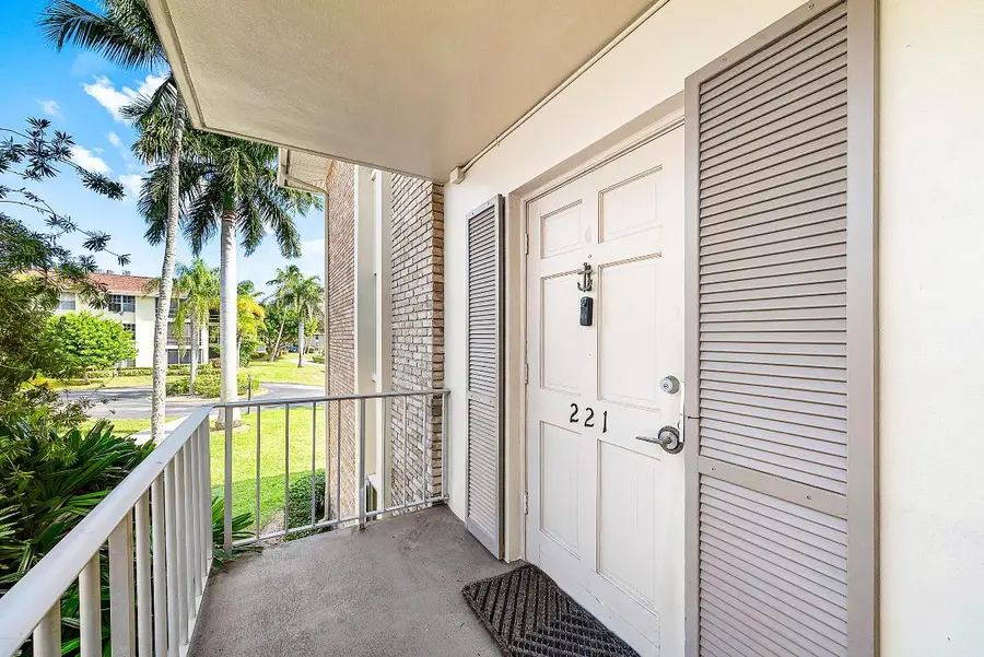 5540 Tamberlane Circle #221, Palm Beach Gardens, FL 33418 - Image #3