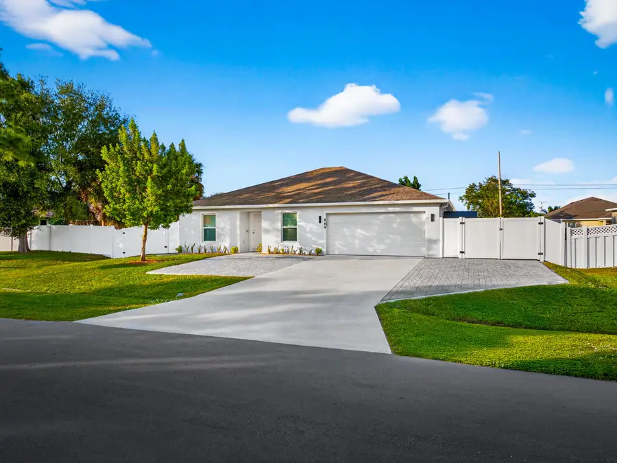 949 SW Fisherman Avenue, Port Saint Lucie, FL 34953 - Image #2