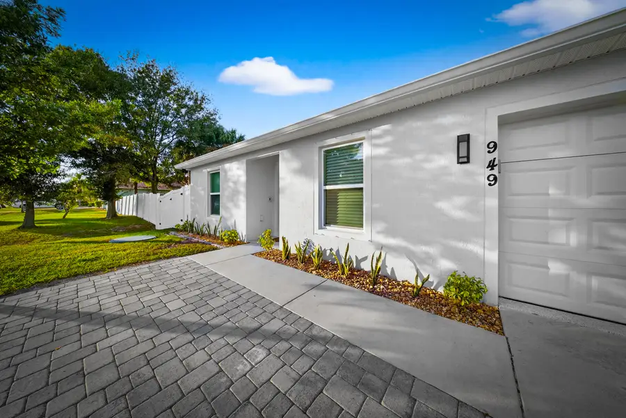 949 SW Fisherman Avenue, Port Saint Lucie, FL 34953 - Image #3